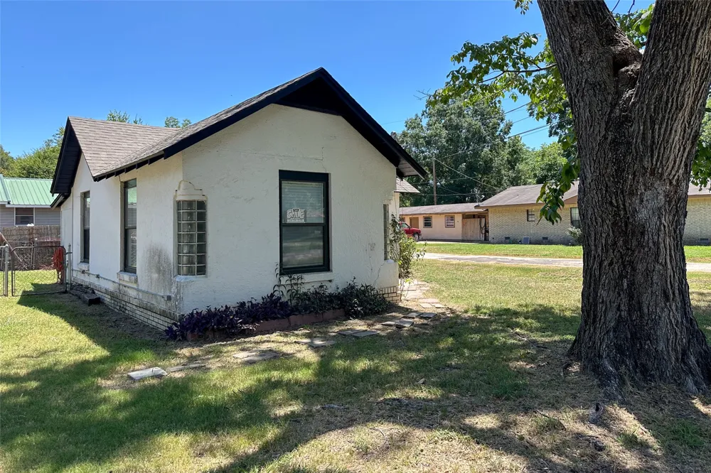 911 Alice Street Trinidad, TX 75163