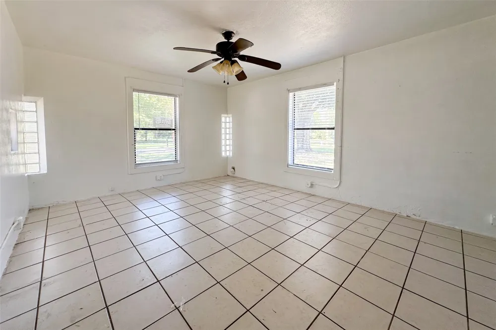 911 Alice Street Trinidad, TX 75163