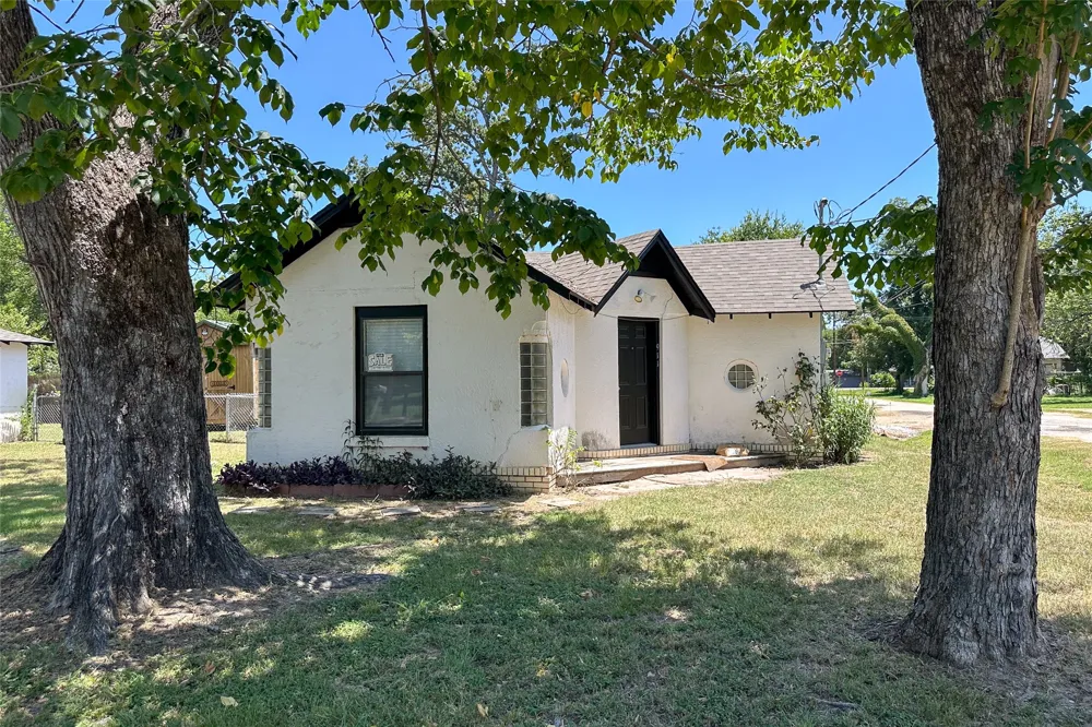 911 Alice Street Trinidad, TX 75163