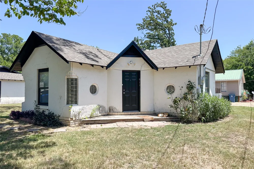 911 Alice Street Trinidad, TX 75163