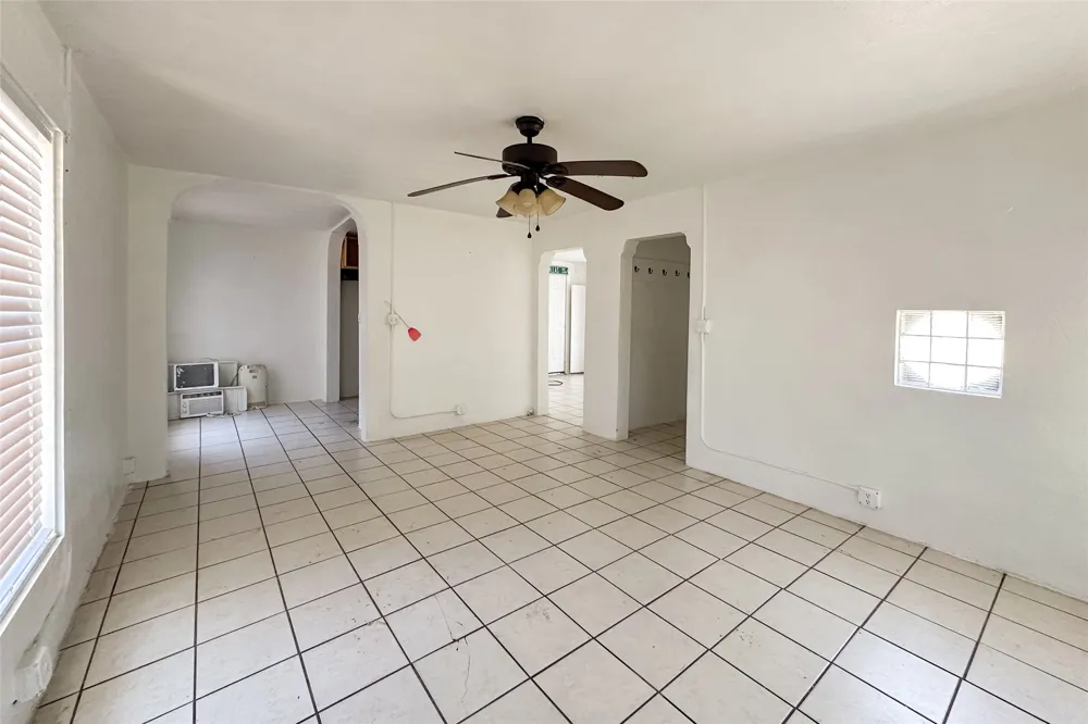 911 Alice Street Trinidad, TX 75163