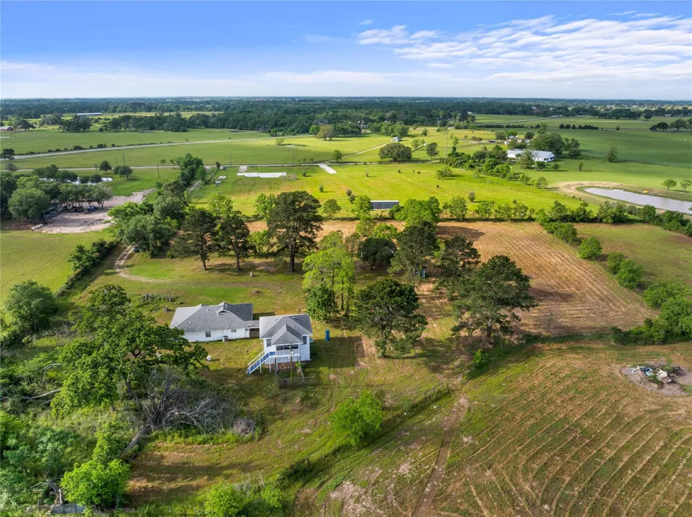 36622 Tompkins Road Hempstead, TX 77445