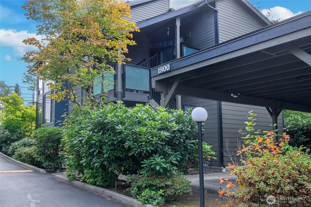1800 105th Street #9-201 Seattle, WA 98133