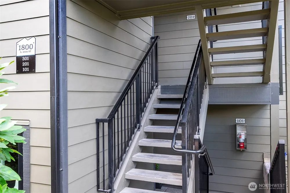1800 105th Street #9-201 Seattle, WA 98133