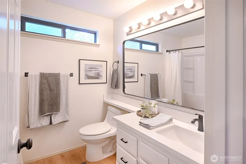 1800 105th Street #9-201 Seattle, WA 98133