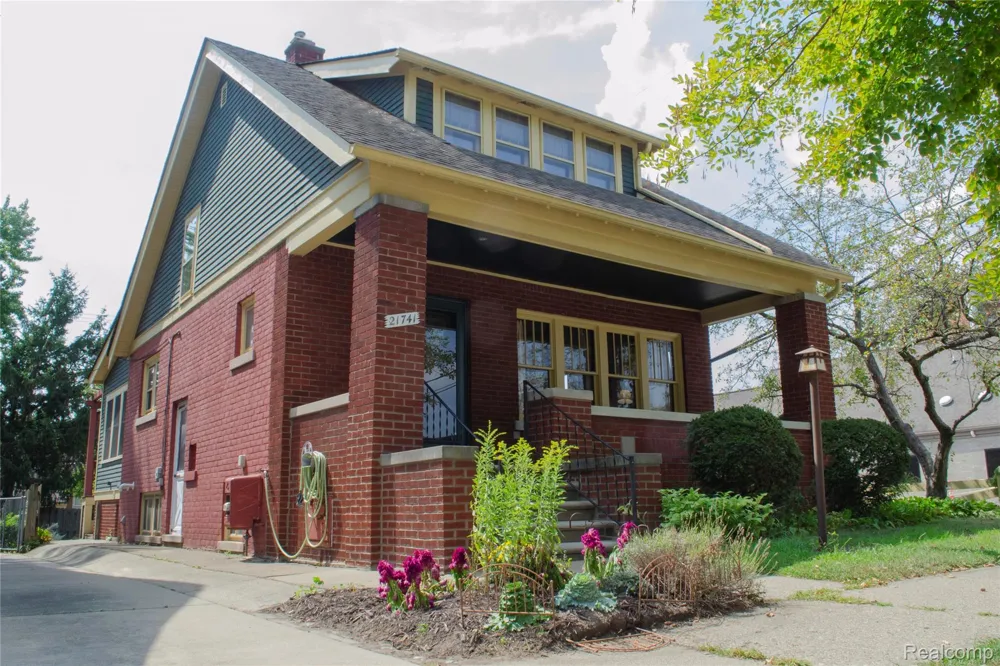 21741 Edna Street Dearborn City, MI 48124