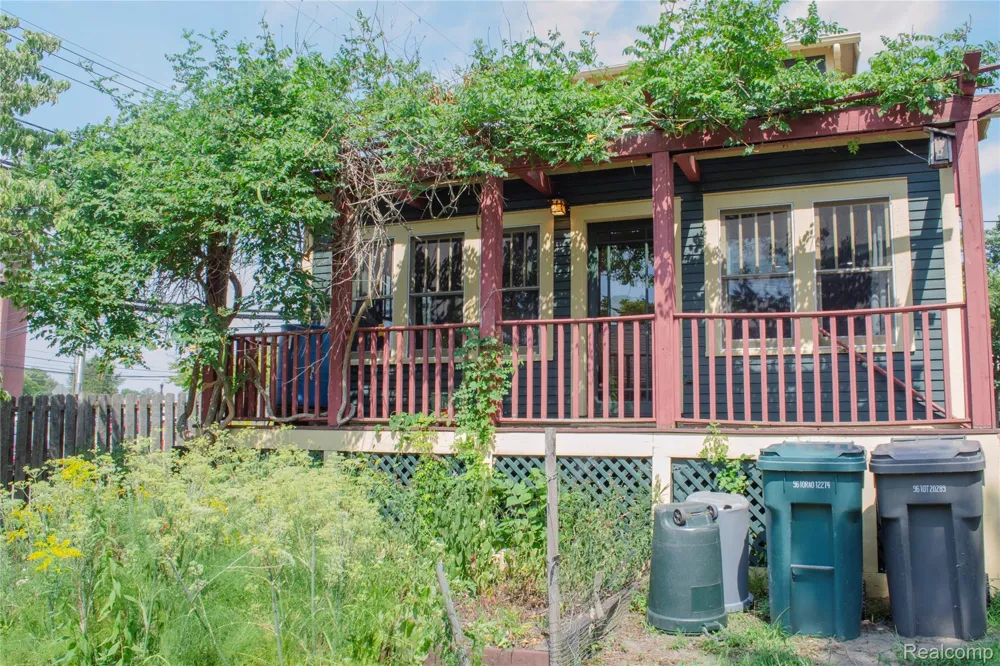 21741 Edna Street Dearborn City, MI 48124