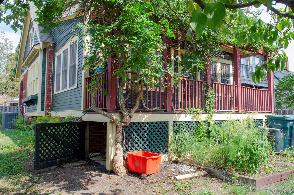 21741 Edna Street Dearborn City, MI 48124