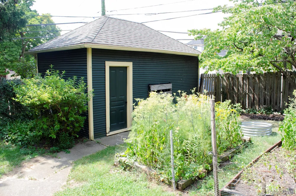 21741 Edna Street Dearborn City, MI 48124