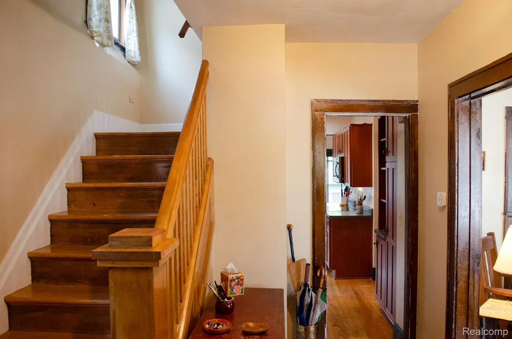 21741 Edna Street Dearborn City, MI 48124