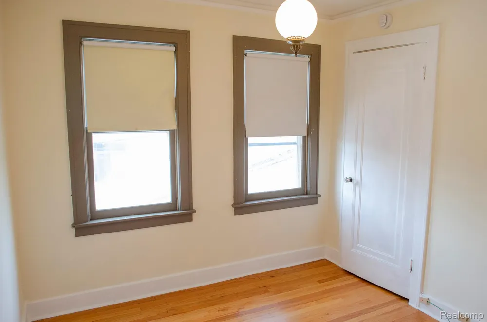 21741 Edna Street Dearborn City, MI 48124