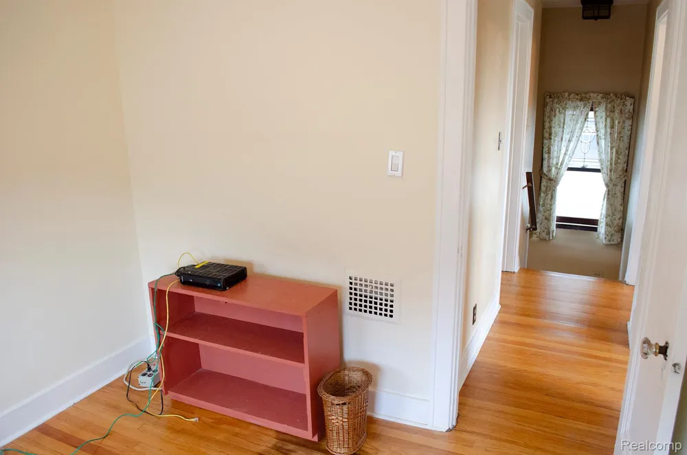 21741 Edna Street Dearborn City, MI 48124