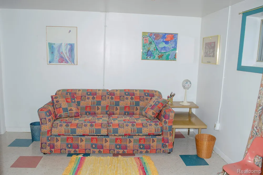 21741 Edna Street Dearborn City, MI 48124