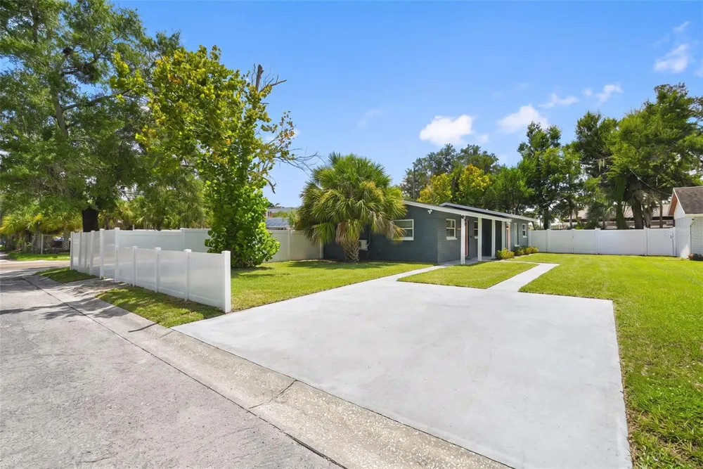 1409 COLLEGE PARK LANE Tampa, FL 33612