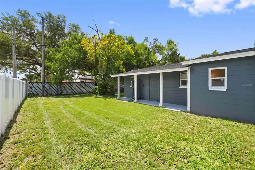 1409 COLLEGE PARK LANE Tampa, FL 33612