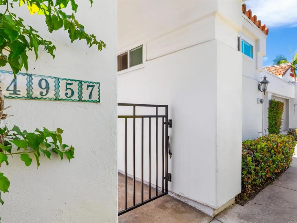 4957 Alicante Way Oceanside, CA 92056