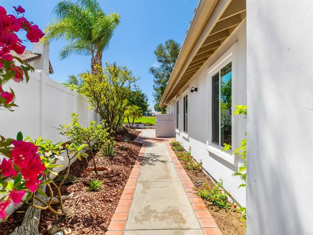 4957 Alicante Way Oceanside, CA 92056