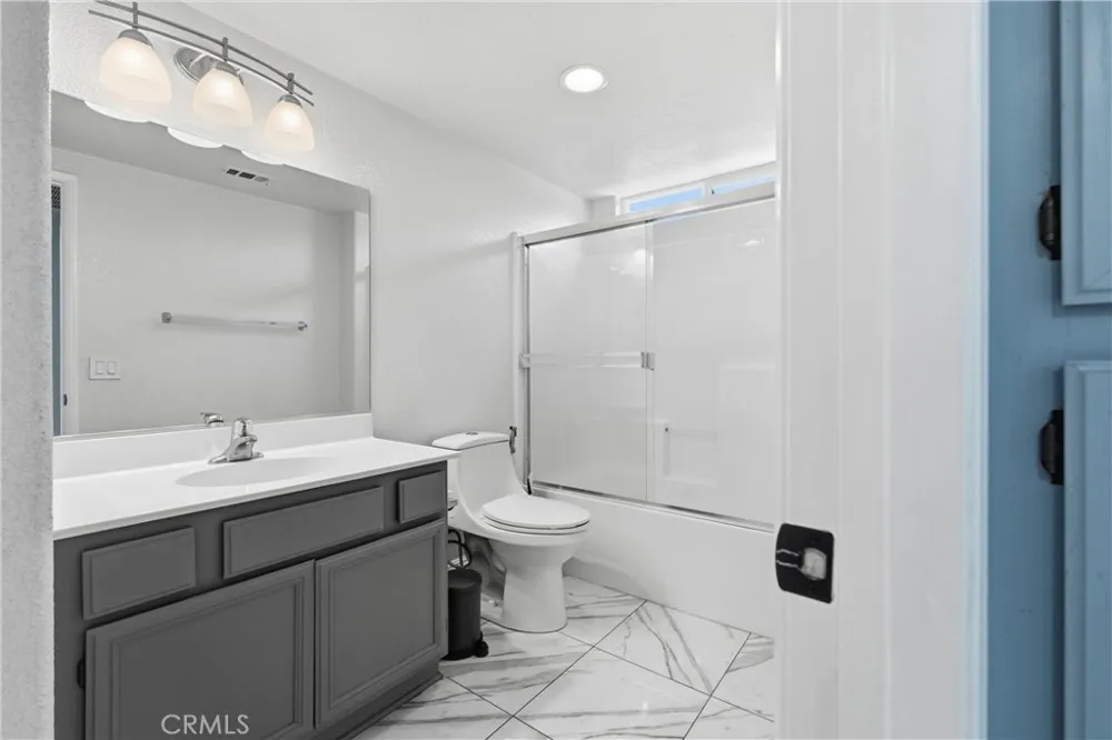 1638 E Miki Way Lancaster, CA 93535