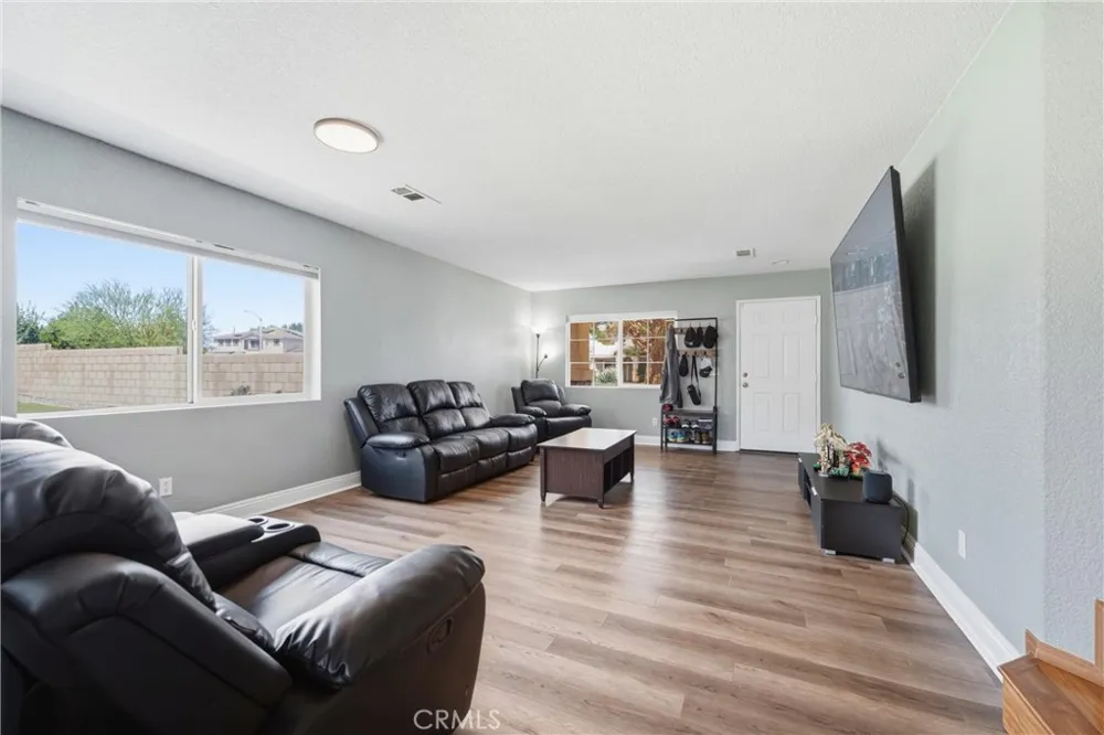 1638 E Miki Way Lancaster, CA 93535