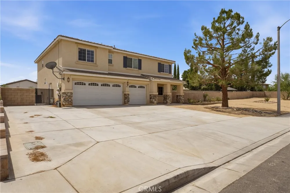 1638 E Miki Way Lancaster, CA 93535