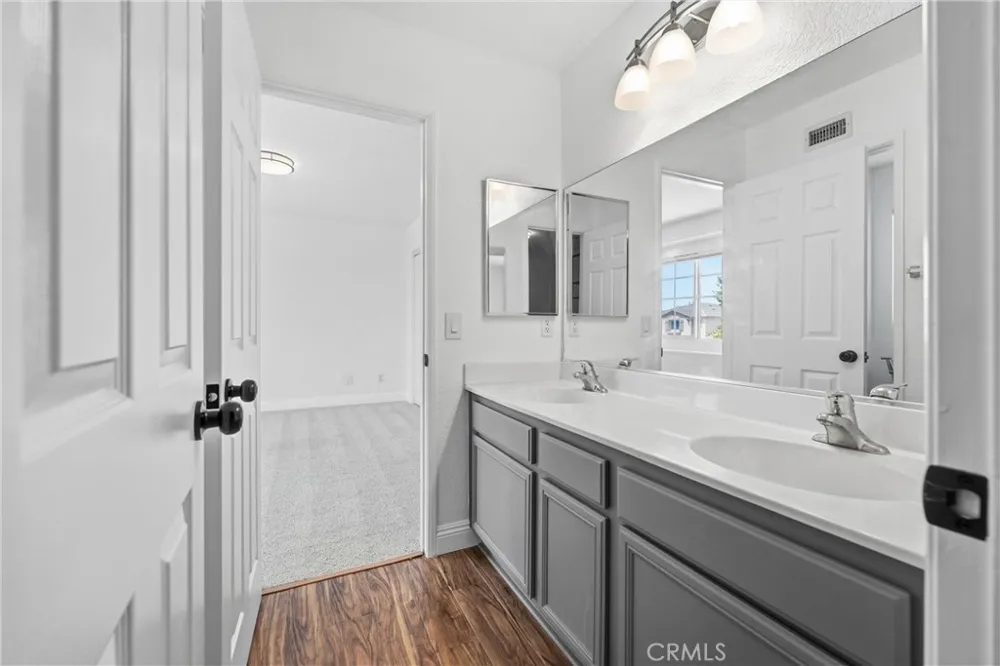 1638 E Miki Way Lancaster, CA 93535