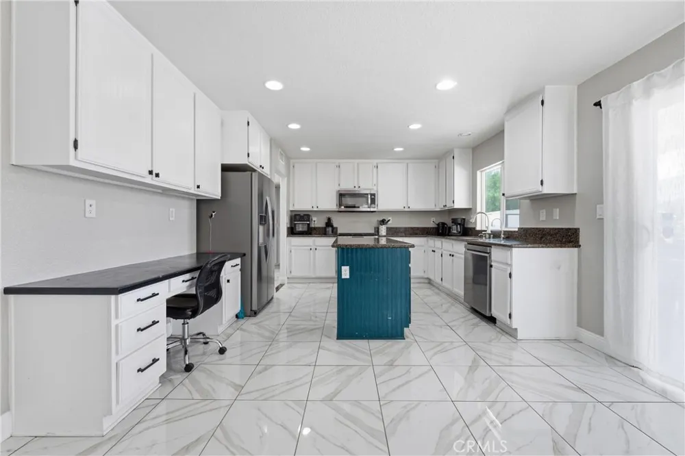 1638 E Miki Way Lancaster, CA 93535