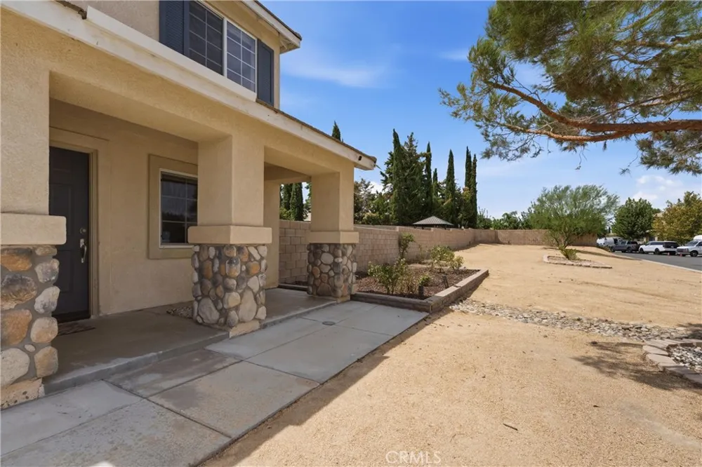 1638 E Miki Way Lancaster, CA 93535