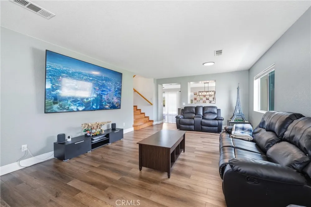1638 E Miki Way Lancaster, CA 93535