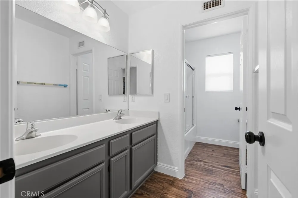 1638 E Miki Way Lancaster, CA 93535