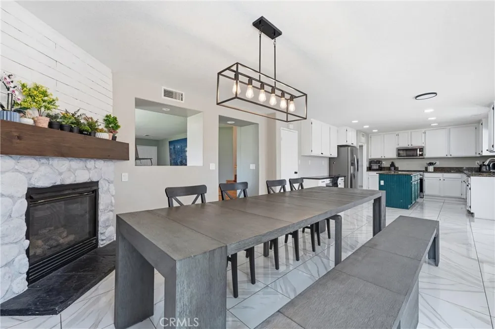 1638 E Miki Way Lancaster, CA 93535