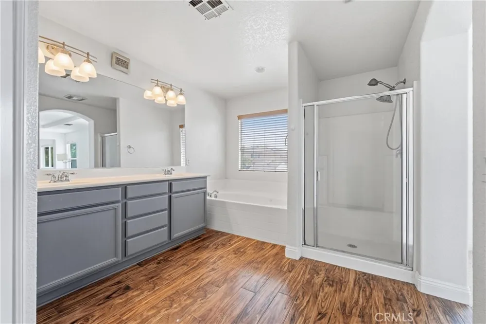 1638 E Miki Way Lancaster, CA 93535