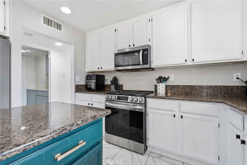 1638 E Miki Way Lancaster, CA 93535