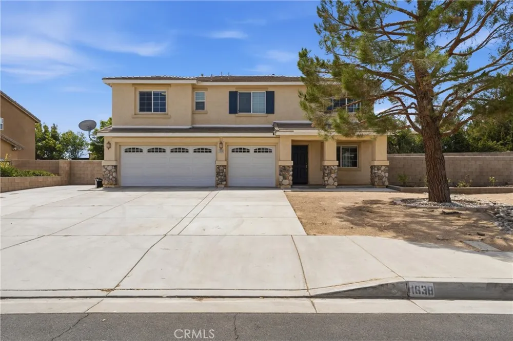 1638 E Miki Way Lancaster, CA 93535