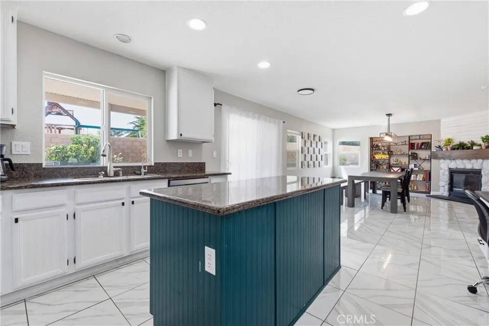 1638 E Miki Way Lancaster, CA 93535