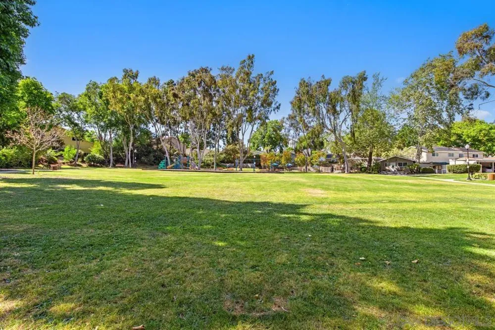 7856 Camino Glorita San Diego, CA 92122