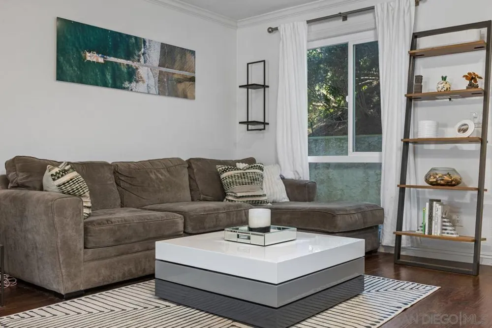 7856 Camino Glorita San Diego, CA 92122