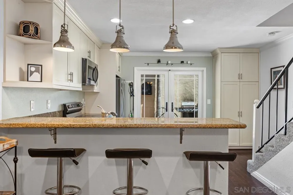 7856 Camino Glorita San Diego, CA 92122