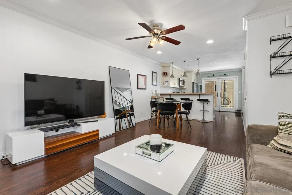 7856 Camino Glorita San Diego, CA 92122