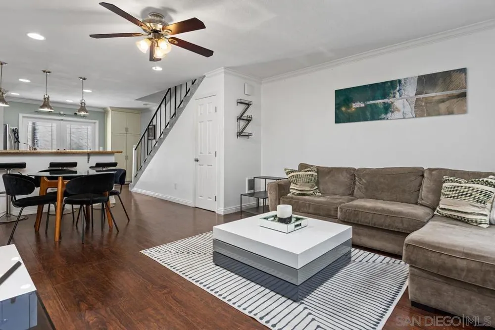 7856 Camino Glorita San Diego, CA 92122