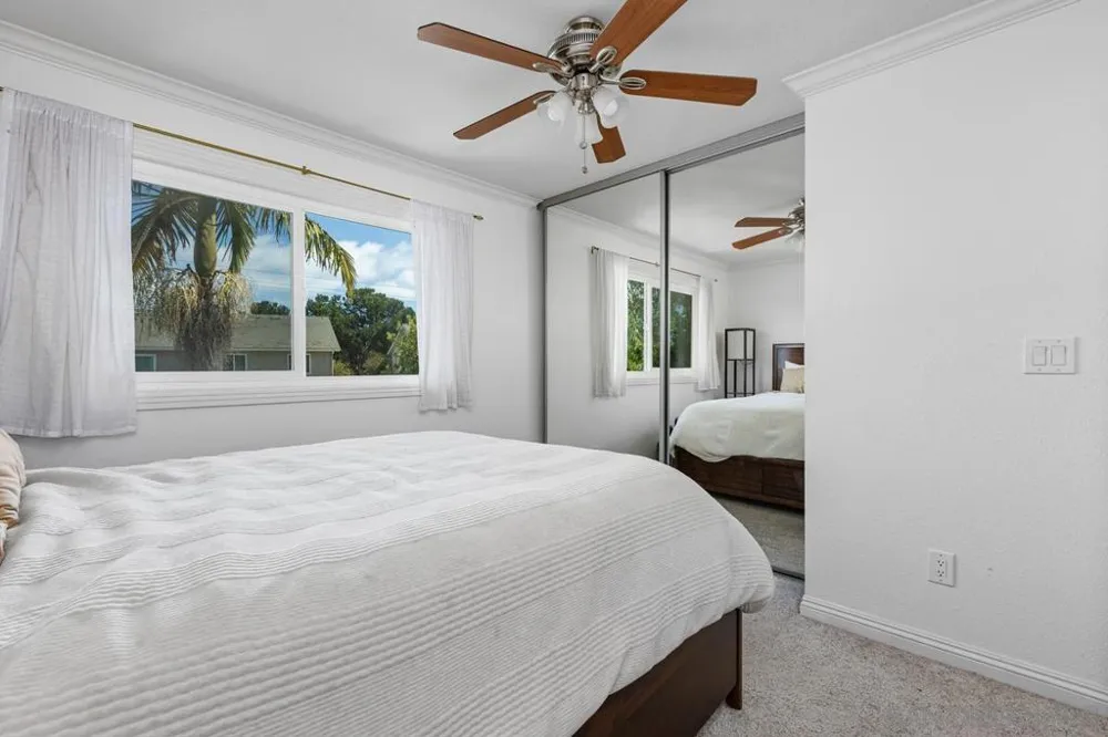 7856 Camino Glorita San Diego, CA 92122
