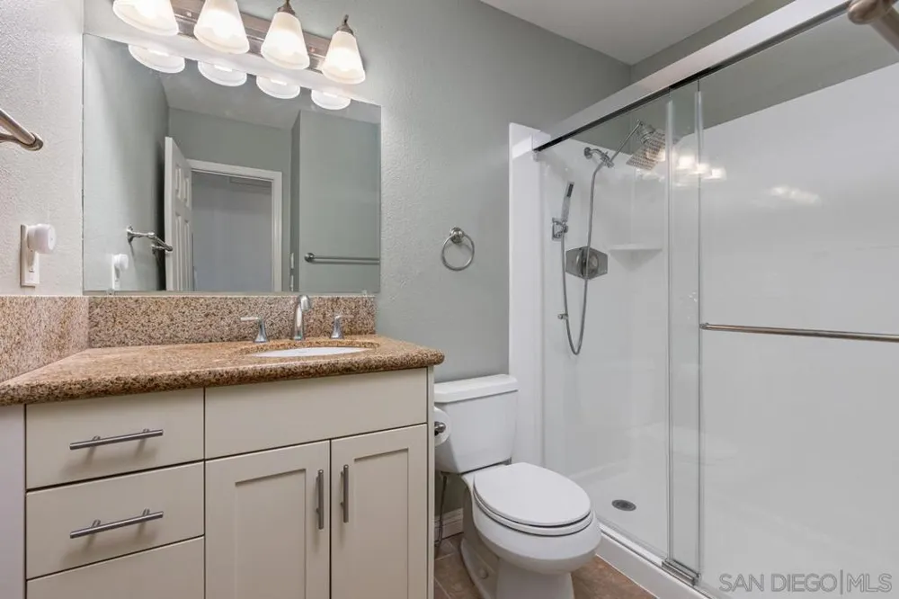 7856 Camino Glorita San Diego, CA 92122