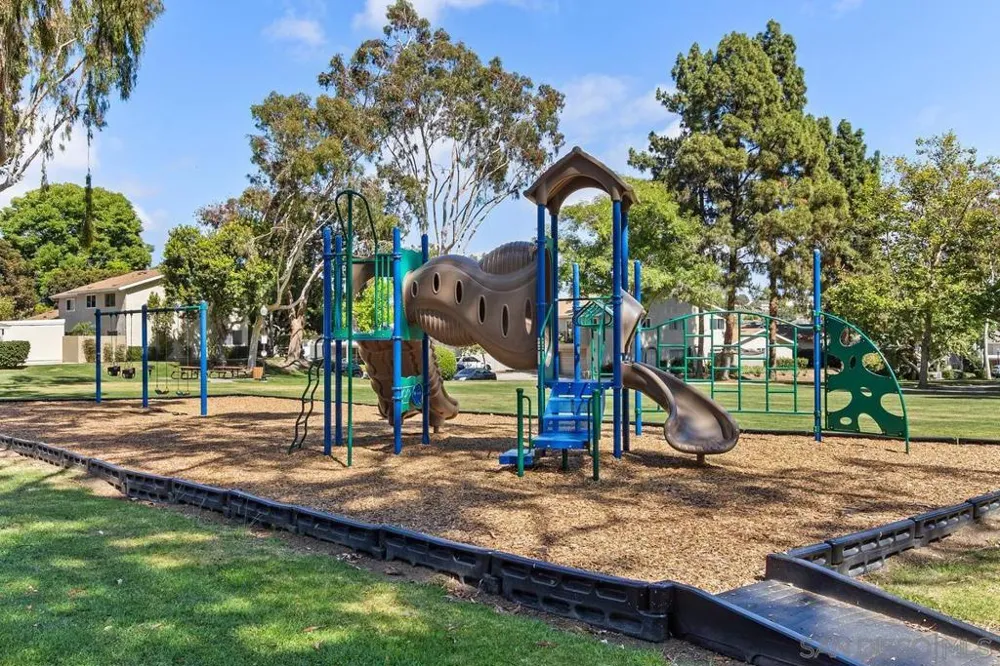 7856 Camino Glorita San Diego, CA 92122