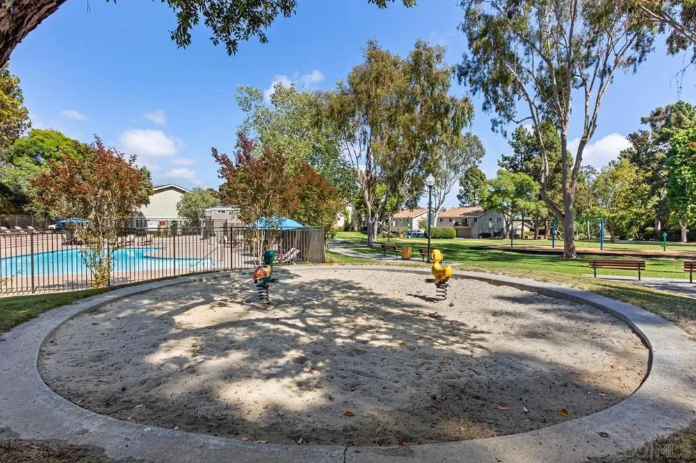 7856 Camino Glorita San Diego, CA 92122