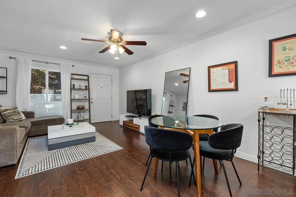 7856 Camino Glorita San Diego, CA 92122