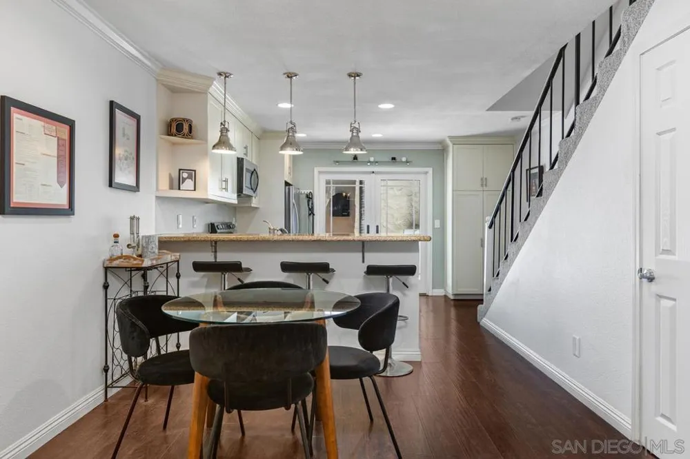 7856 Camino Glorita San Diego, CA 92122