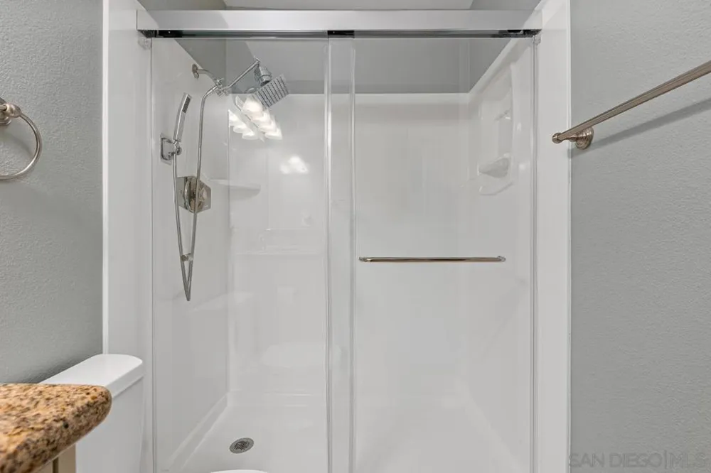7856 Camino Glorita San Diego, CA 92122