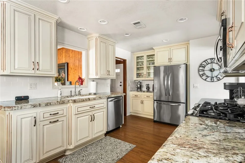 14831 Barnwall La Mirada, CA 90638