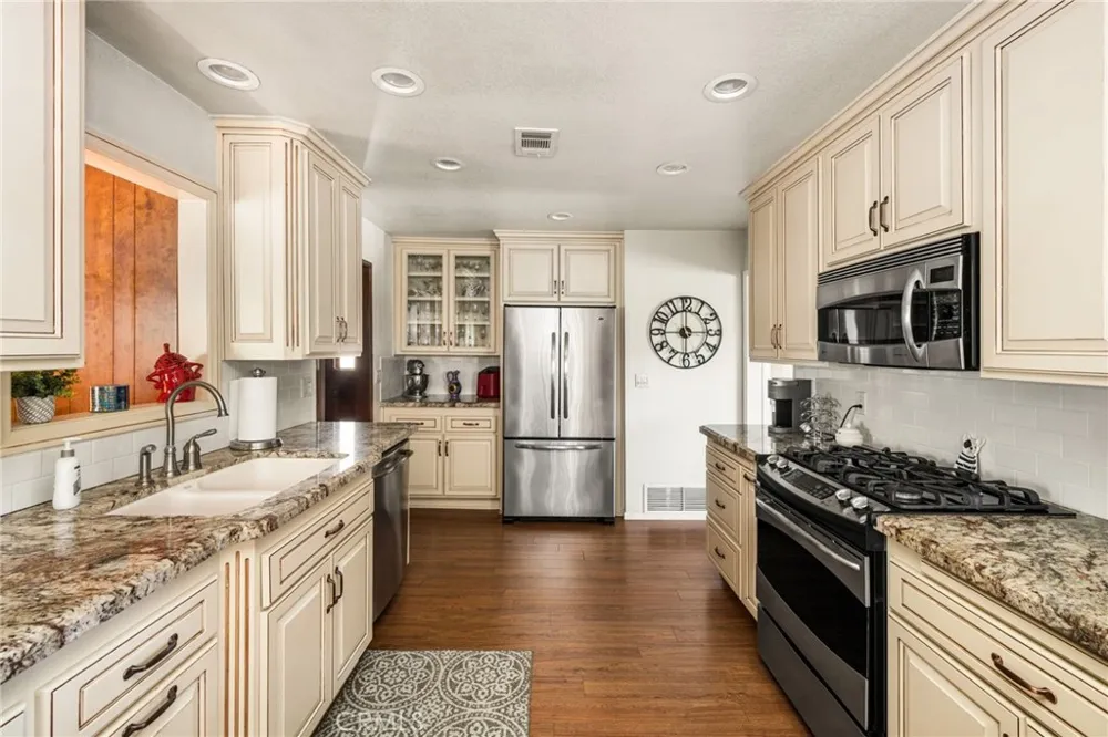 14831 Barnwall La Mirada, CA 90638
