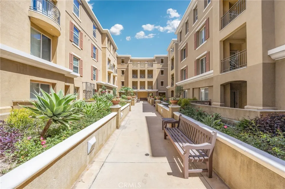 128 Oak Knoll #111 Pasadena, CA 91101