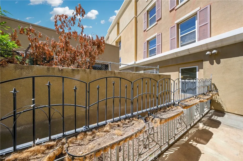 128 Oak Knoll #111 Pasadena, CA 91101